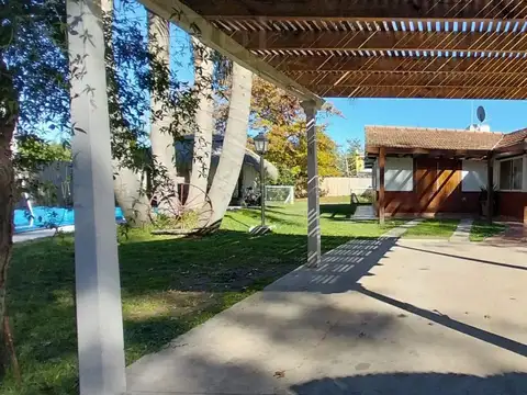 Venta casa  3 amb, pileta, J. Ingenieros al 400, Parque Sakura, Exaltacion de la Cruz