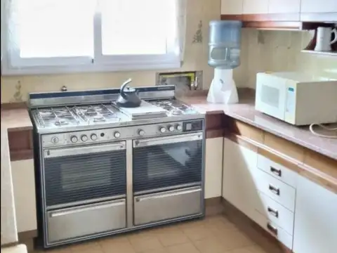 Casa en Alquiler con 2 cocheras