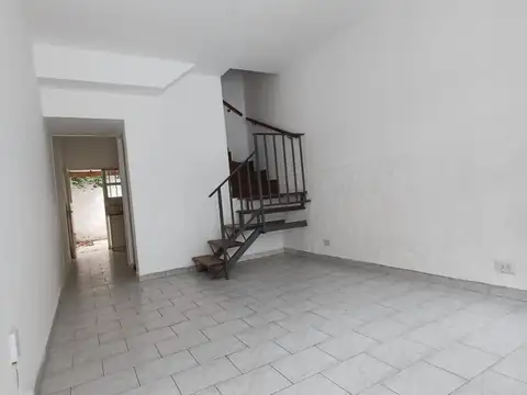 Depto Tipo Casa en Alquiler de 3 ambientes