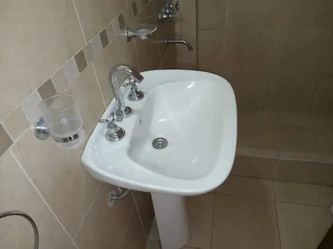 1 AAMBIENTE IMPECABLE 1 C/RIVADAVIA