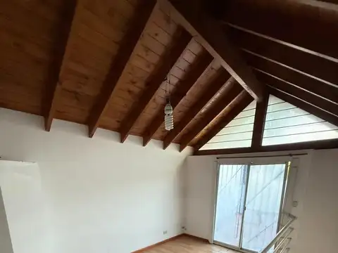 Alquiler Departamento Tipo Dúplex con Terraza – V. Crespo