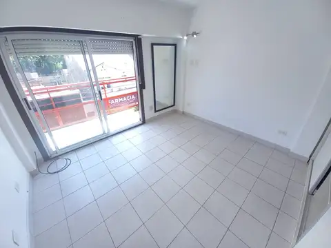 Hermoso monoambiente divisible de 40mts con balcón, a media cuadra de la estación