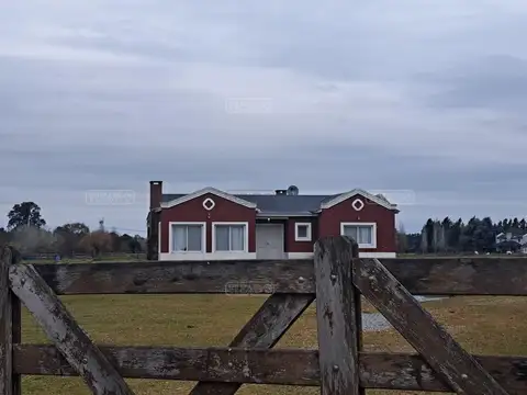 Casa 4 ambientes con 2 baños