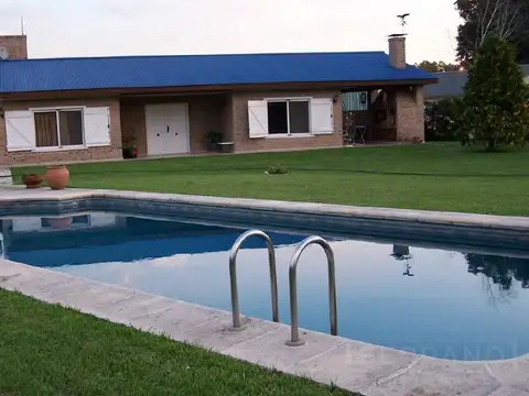 SDA. Venta casa 2 dorm., sobre lote 2900m2, pileta,  Parque Sakura, Exaltación de la Cruz