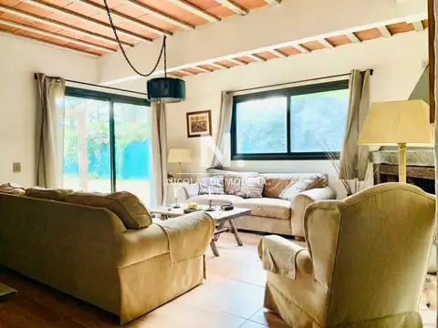 Casa 6 ambientes con 4 baños