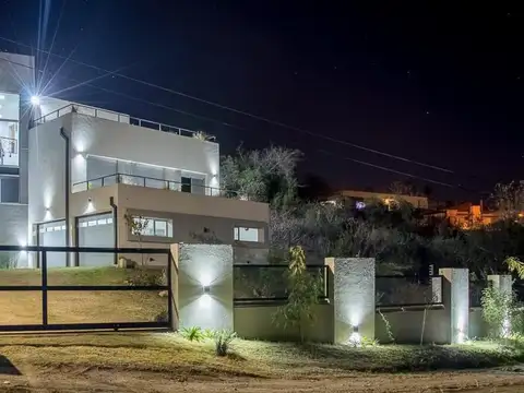 Vendo Casa de Categoria en Playa Perelli con Vista Al Lago