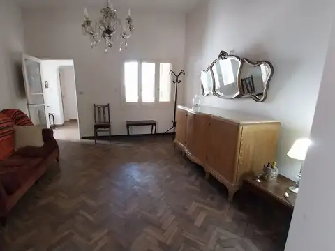 Oficina en Alquiler en Mercedes, $ 450.000