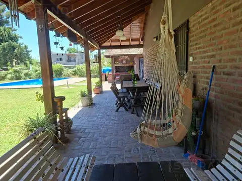 Venta Chalet 3 amb con pileta sobre lote 1460 m2 en  Parque Sakura, Exaltacion de la Cruz