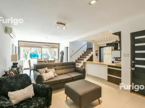 Casa en Venta con 4 cocheras