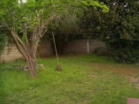 17x44m.- San Diego Casi J d Peron VGG. Dos Lotes, En uno, Casa 2 Dormit/ mas Deposito.-