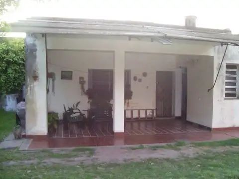 17x44m.- San Diego Casi J d Peron VGG. Dos Lotes, En uno, Casa 2 Dormit/ mas Deposito.-