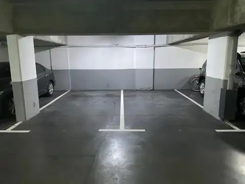 VENTA EXCELENTE COCHERA FIJA CUBIERTA / OPORTUNIDAD UNICA EN BARRIO PARQUE DONADO HOLMBERG