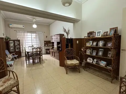 Casa 5 ambientes con 2 baños