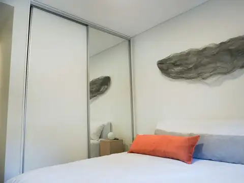 Venta departamento 2 dormitorios al frente. Centro