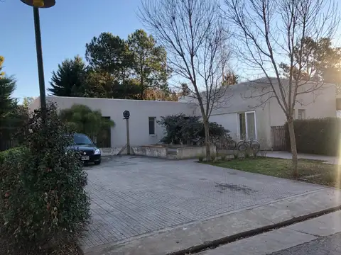 CASA EN VENTA  EN LA PEREGRINA