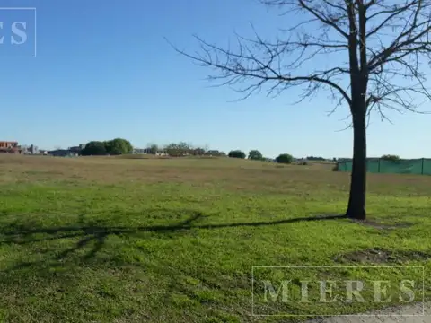 Lote al golf en venta en El Cantón barrio Golf