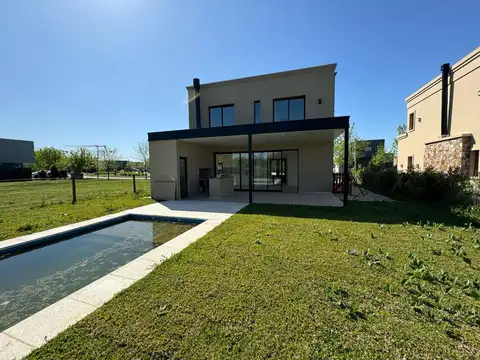 Casa en Barrio Las Araucarias, Puertos del Lago