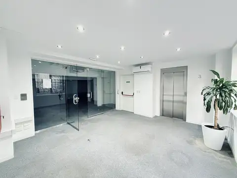 Oficina en alquiler 300 metros con Cocheras Monserrat