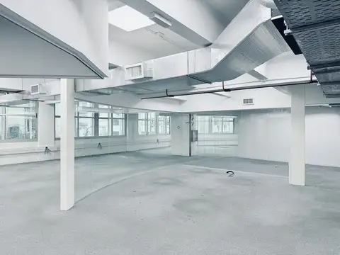 Oficina en alquiler 300 metros con Cocheras Monserrat