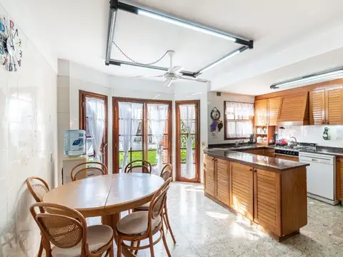 Venta|Casa 6 amb c/jardín, pileta, parrilla y cochera|Coghlan