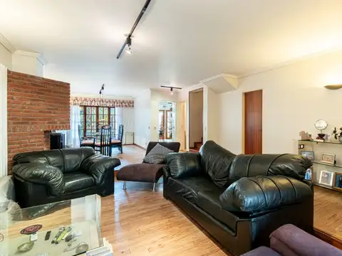 Casa 6 ambientes con 5 baños