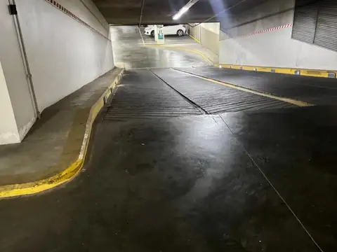 Venta Cochera cubierta sobre Av. Rivadavia al 2300 en Balvanera. Edificio Grand View Parking