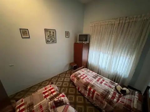 Casa sobre increible lote propio - Villa Maipú