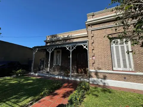 Casa en Venta en venta de seis ambientes