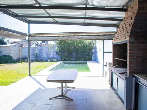 Casa en venta 4 amb con pileta en Barrio Privado Villa Angela