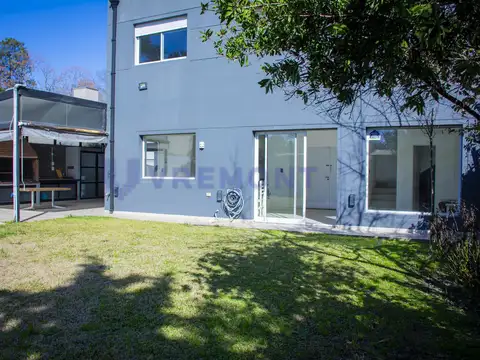 Casa 4 ambientes con 2 baños