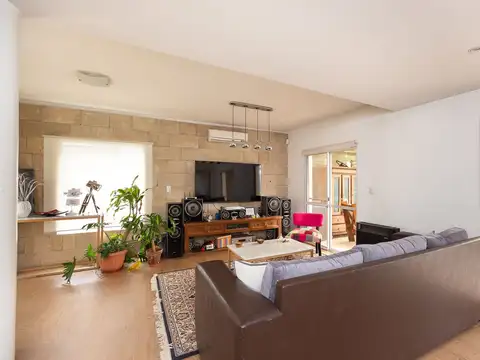 VENTA DE CASA 4 AMB CON PILETA EN HURLINGHAM