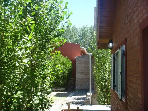 Casa 6 ambientes con 2 baños