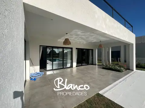 Casa 5 ambientes con 3 baños