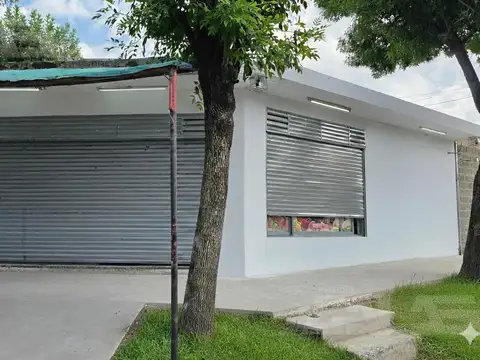 Local como nuevo en Ituzaingó Norte con Patio - Venta o alquiler