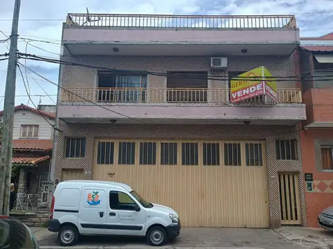 Departamento 4 ambientes, galpón y taller, montacargas
