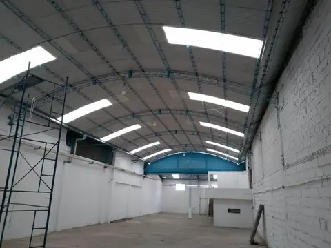 Galpón céntrico ALQUILER Y VENTA  en VGG