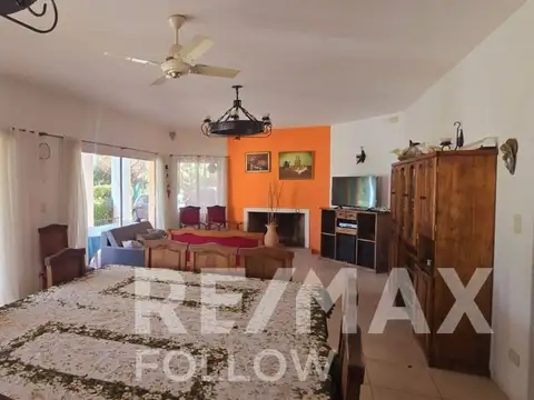 Casa 5 ambientes con 2 baños