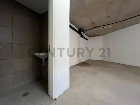 Alquiler local comercial P.B. y S.S.  92 m2 Totales. Frente Esquina. Recoleta