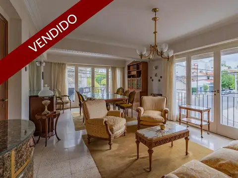 Departamento cuatro ambientes en el barrio Chauvin. VENDIDO