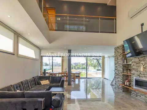 Casa 5 ambientes con 3 baños