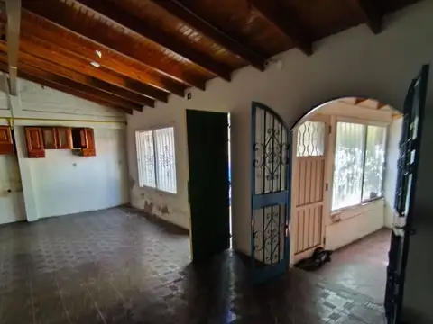 Casa 7 ambientes con 2 baños