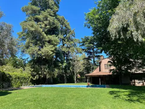 Casa 6 ambientes con 4 baños