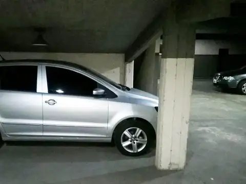 Cochera en excelente ubicación Suarez y Montes de Oca