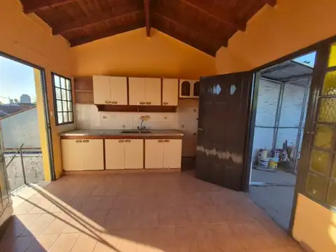 Se ALQUILA Vivienda de Dos Ambientes