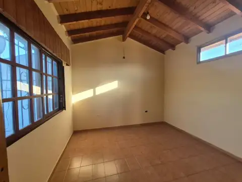 Se ALQUILA Vivienda de Dos Ambientes
