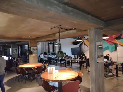 Local y/o Oficina - Excepcional -  480 m2 -  2 cocheras-  Dorrego al 100 -Excelente Ubicación