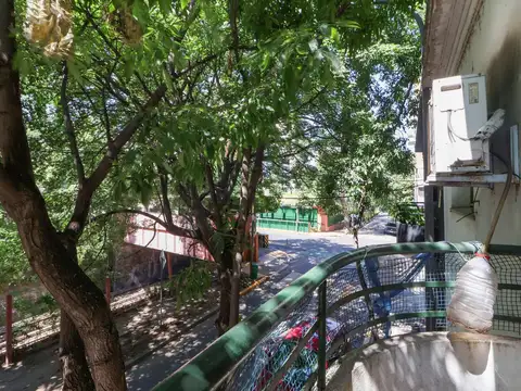 Depto Tipo Casa 4 ambientes con 2 baños