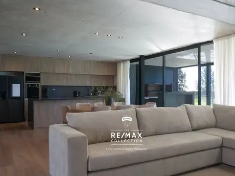 Casa 5 ambientes con 4 baños