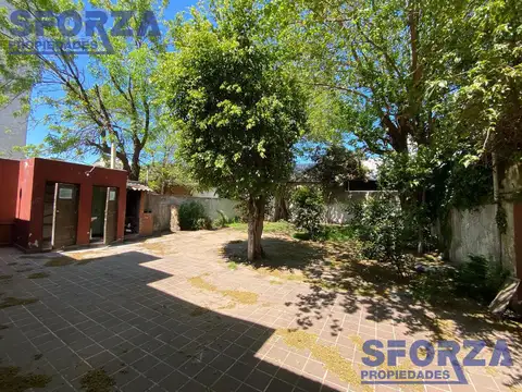 Casa en Alquiler con 1 cochera