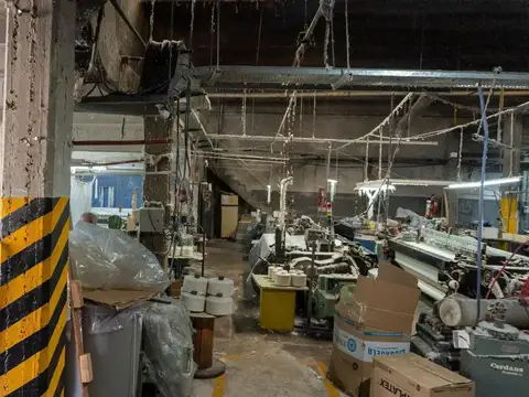 Galpon en Venta 40  mts Fondo